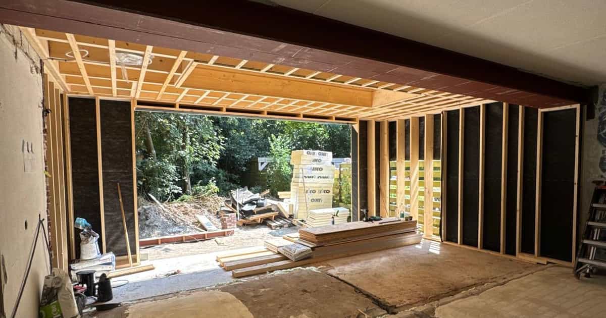 Ruwbouw van de aanbouw aan de Antoon Coolenlaan in Groningen