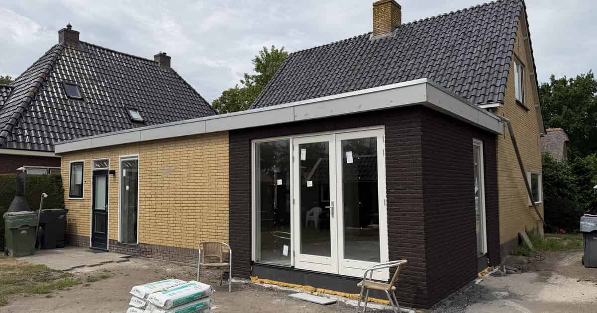 Afgeronde aanbouw aan de Julianalaan in Buitenpost door Heidstra Bouw